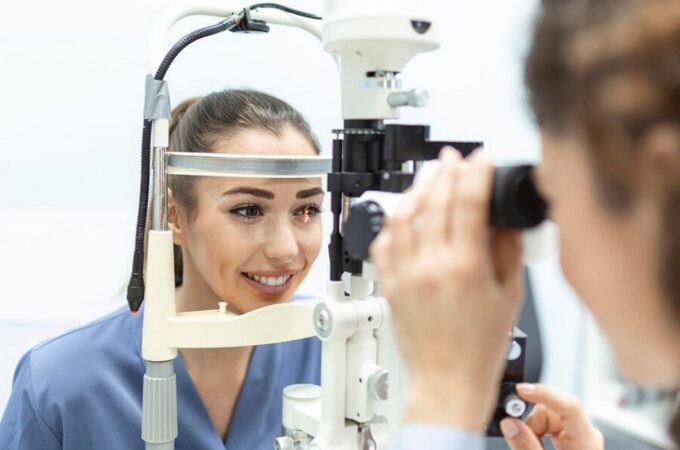 Czym zajmuje się optometria?