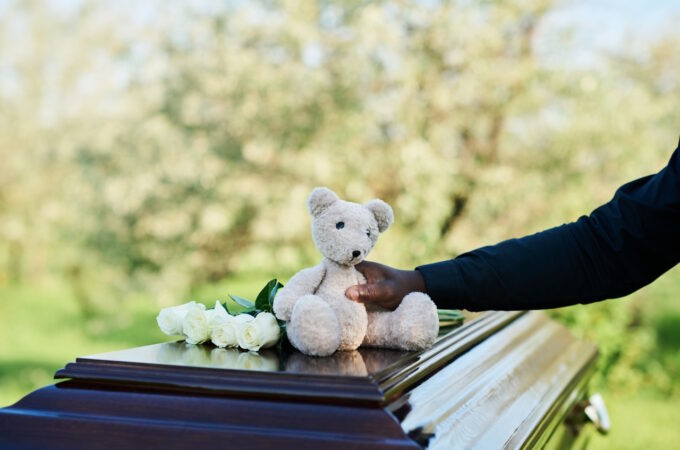 uczczenie pamieci dziecka podczas pogrzebu