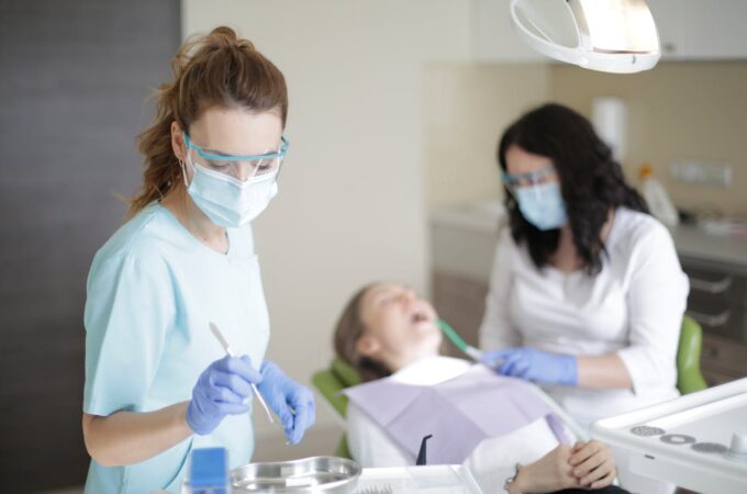 zabiegi w gabinetach dentystycznych